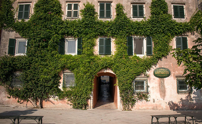 Architecture & Great Personalities Tour | Corfu Perspectives Guided Tours